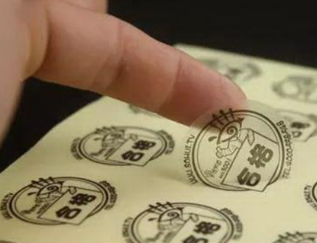 標(biāo)簽?zāi)Ｇ泻蟪霈F(xiàn)邊緣掉墨，裁切卷曲，標(biāo)簽粘連，怎么解決？