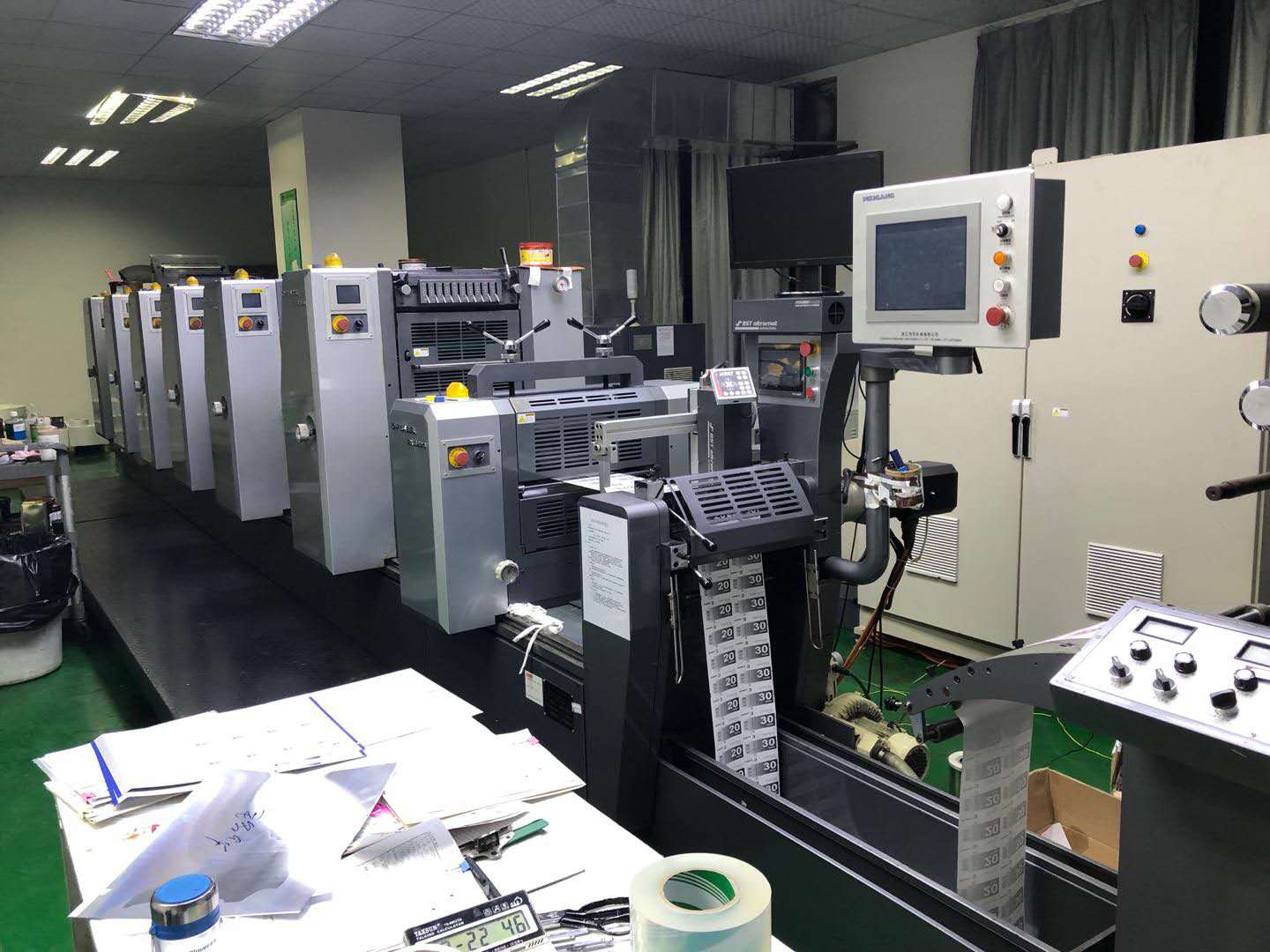不干膠標簽印刷車間靜電過大對生產造成的影響-怎么消除靜電